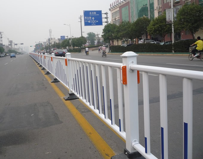 道路隔離護(hù)欄
